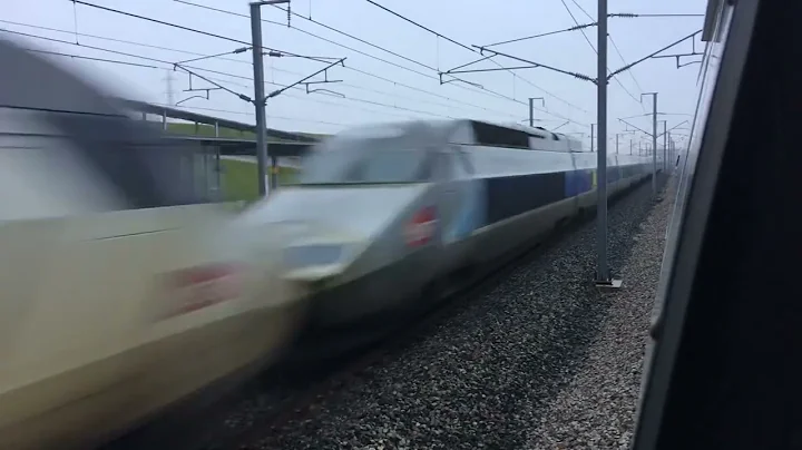 Passage d’un TGV-UM à 320 km/h lors d’un arrêt en gare de Champagne-Ardenne (vue depuis la cabine)