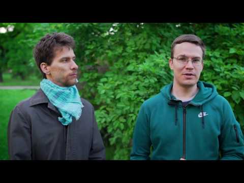 nagy fekete farkukat rángatózó le