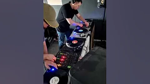 Dj Noss vs Jord Morris - 4 Decks, 2 Mixers Set - M...