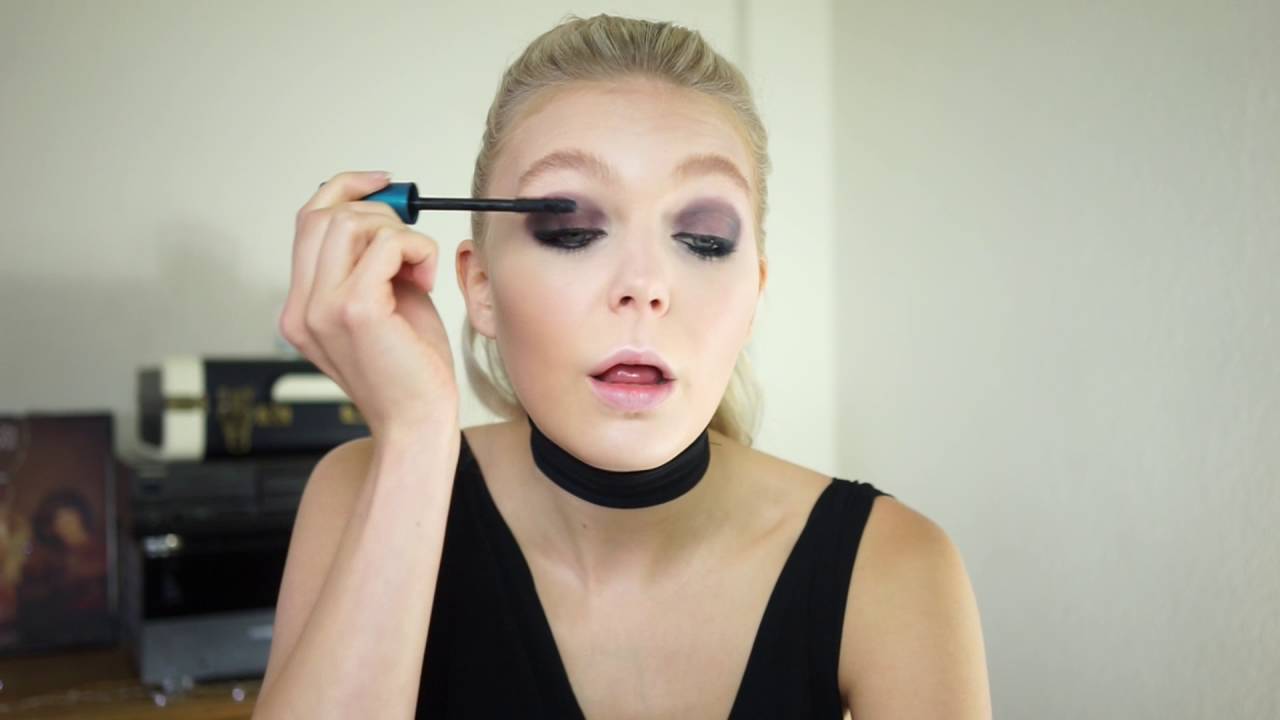 frizz control hair brush Fifi's Halloween Look