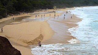 Dramatic footage of Big Beach BIG waves, Maui August 2011 Resimi