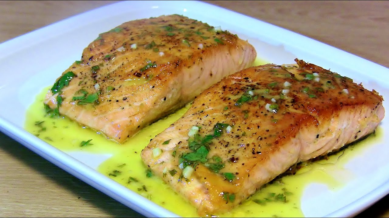 Bester gebratener Lachs mit Haut und leichter Zitronen Butter Sauce ...