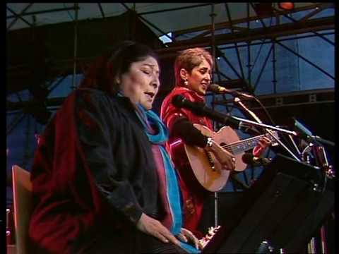 Joan Baez & Mercedes Sosa "Gracias A La Vida"