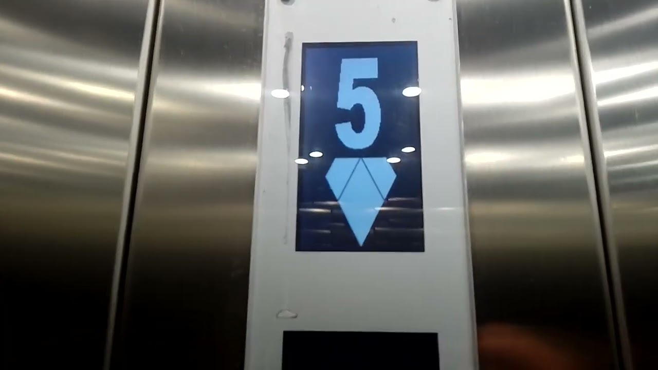 2007 KONE lift at Derbion with new voice.