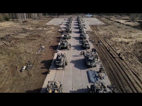 Les images des exercices militaires russes en Crimée