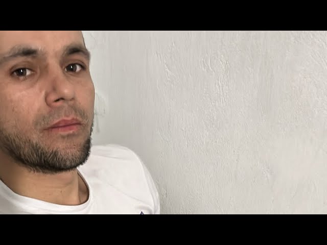 Botinka va taytlarda porno Uy qurilishi mushukchani yalash