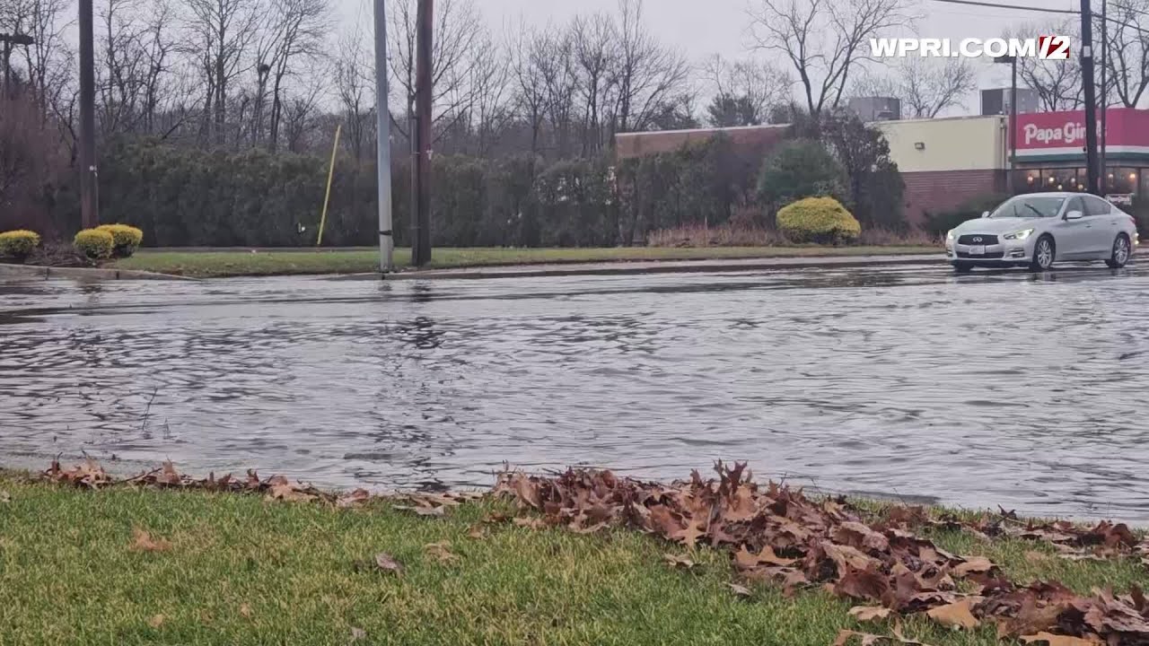VIDEO NOW: Roads flood on Catamore Blvd. in East Providence - YouTube