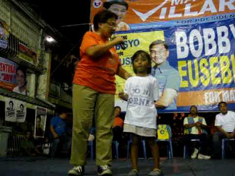 Apo ni LAB appeals to crowd to vote for her Lola