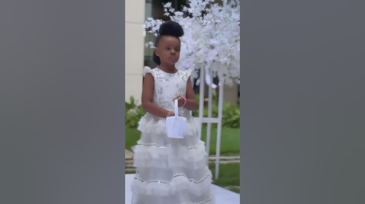 Cute flower girl 😍😍 she is taking her job seriously 🎀