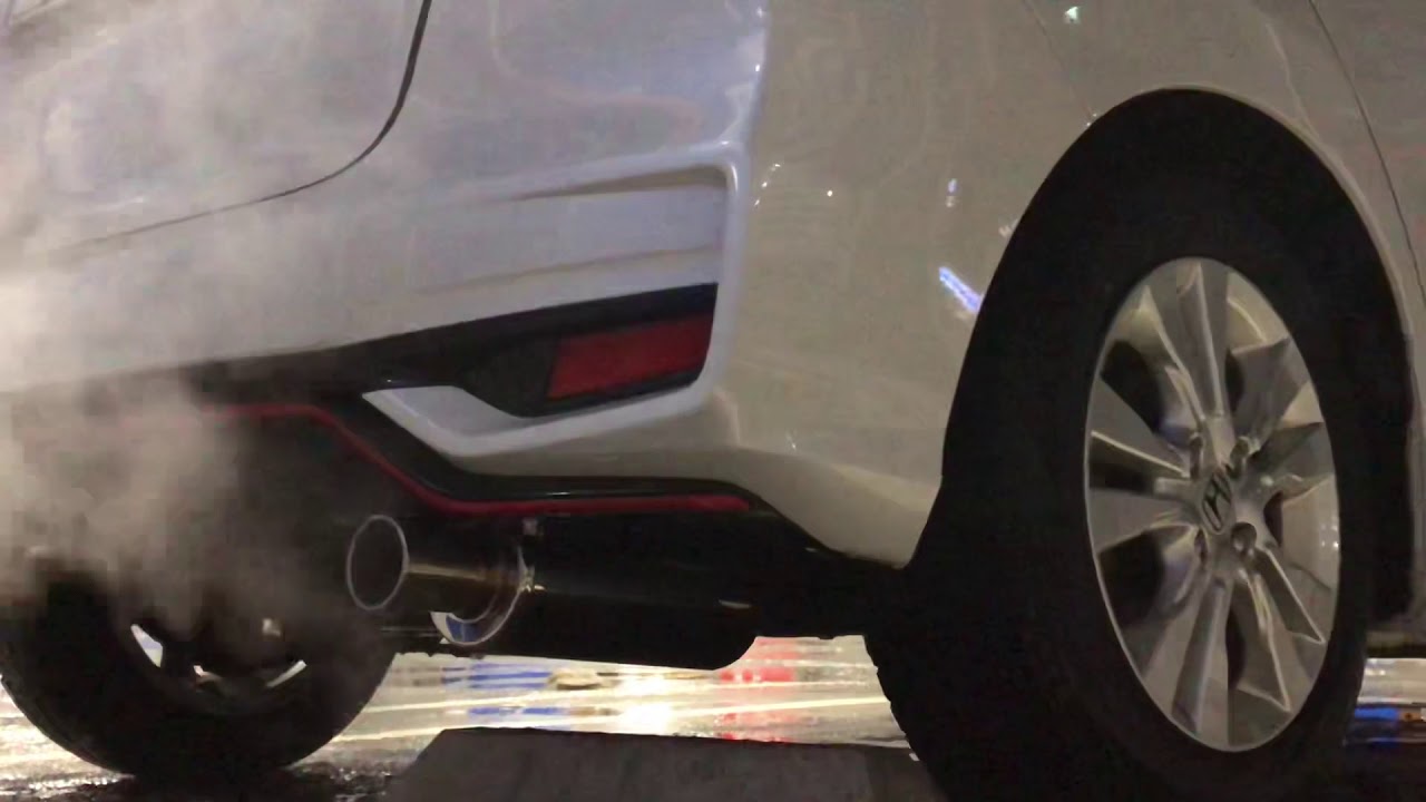 FIT RS[GK5] SPOONマフラー音 - YouTube