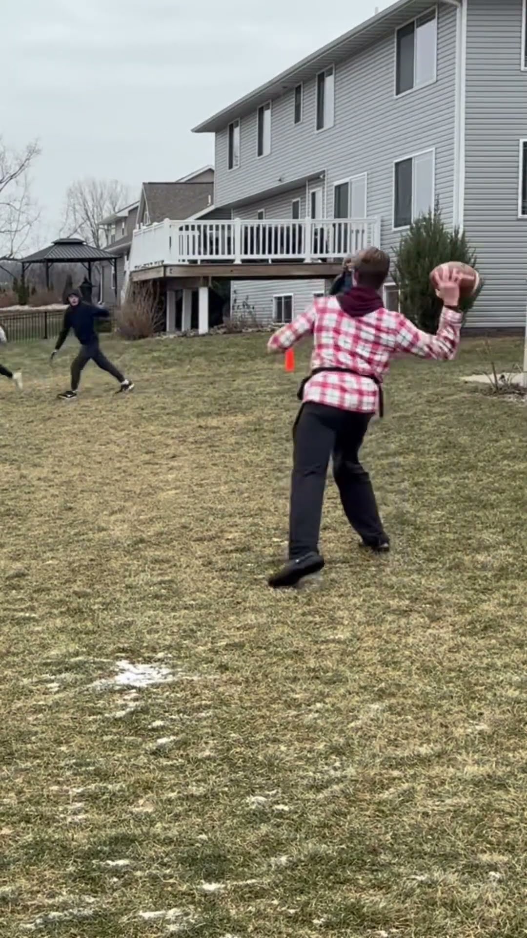 Mason throws a cross body dot to Brayden?!! #nfl #football #shorts #sports #viral #fyp