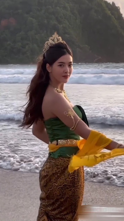 Penampakan Nyi Roro Kidul Hebohkan Pengunjung Pantai Parang Tritis #shorts