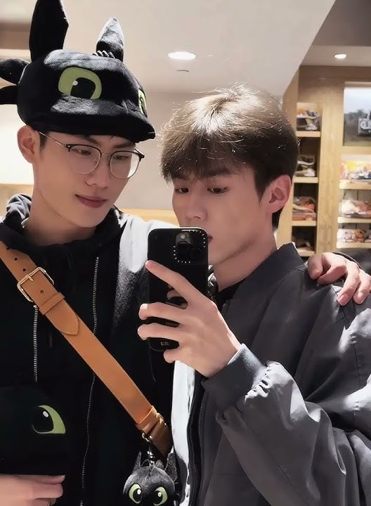 Being handsome is as simple as drinking water | Jiang Penghan & Hu Jing #bl #lgbt #jianghu BL Couple