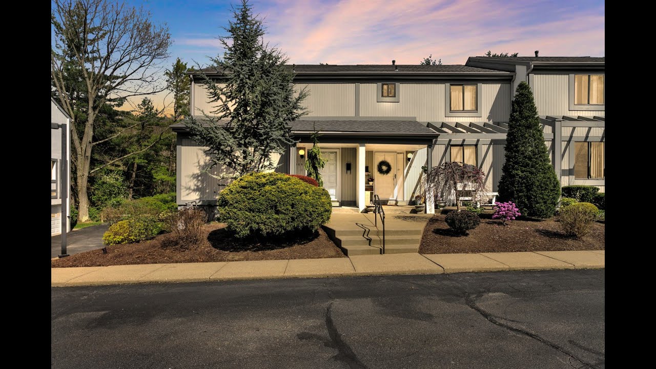 1569 Pinehurst Drive Upper St. Clair, PA