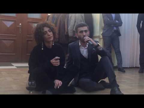 Röya ve Elvin Ehmed , yerde oturdu , canli ifa