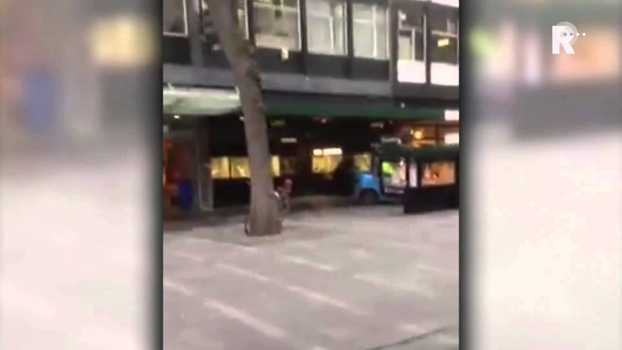 Een voorbijganger filmde de brutale ramkraak op de juwelier aan de Lijnbaan