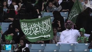 السعودية: رفع الحظر على دخول النساء بعض الملاعب الرياضية بدءا من 2018