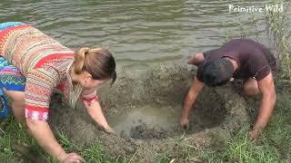 Digging round holes to trap fish, Stalking and catching fish on stream bank, catch a lot of fish