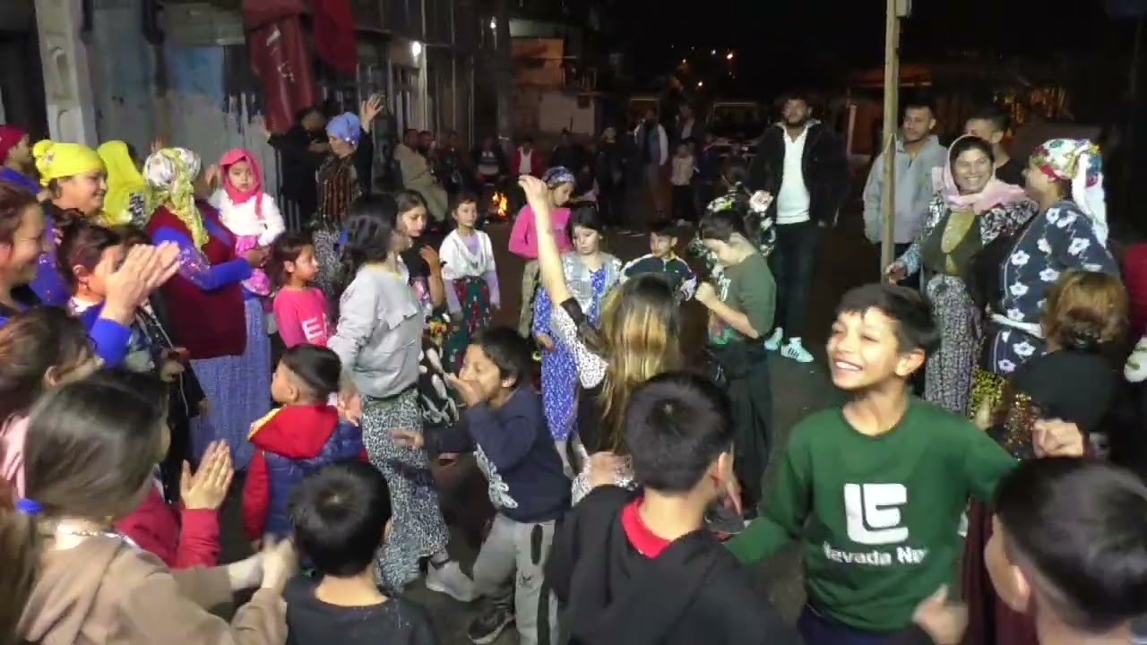 2.BÖLÜM ROMAN KIZLARI VE GENÇLERİ MÜTHİŞ OYUNLARI ASKER**MEHMET ÖZARIŞ*İZMİT ROMAN DÜĞÜNLERİ