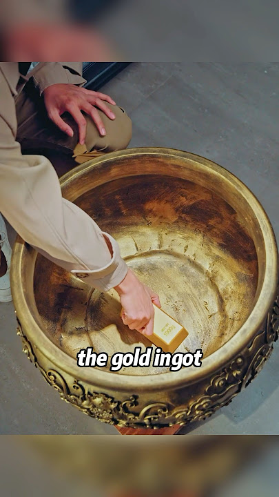 The man owns a magical copper basin that can replicate anything infinitely #movie #drama
