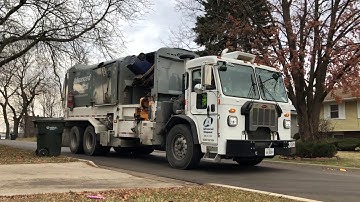 Advanced Disposal Garbage Truck: Pete 520 Labrie Expert