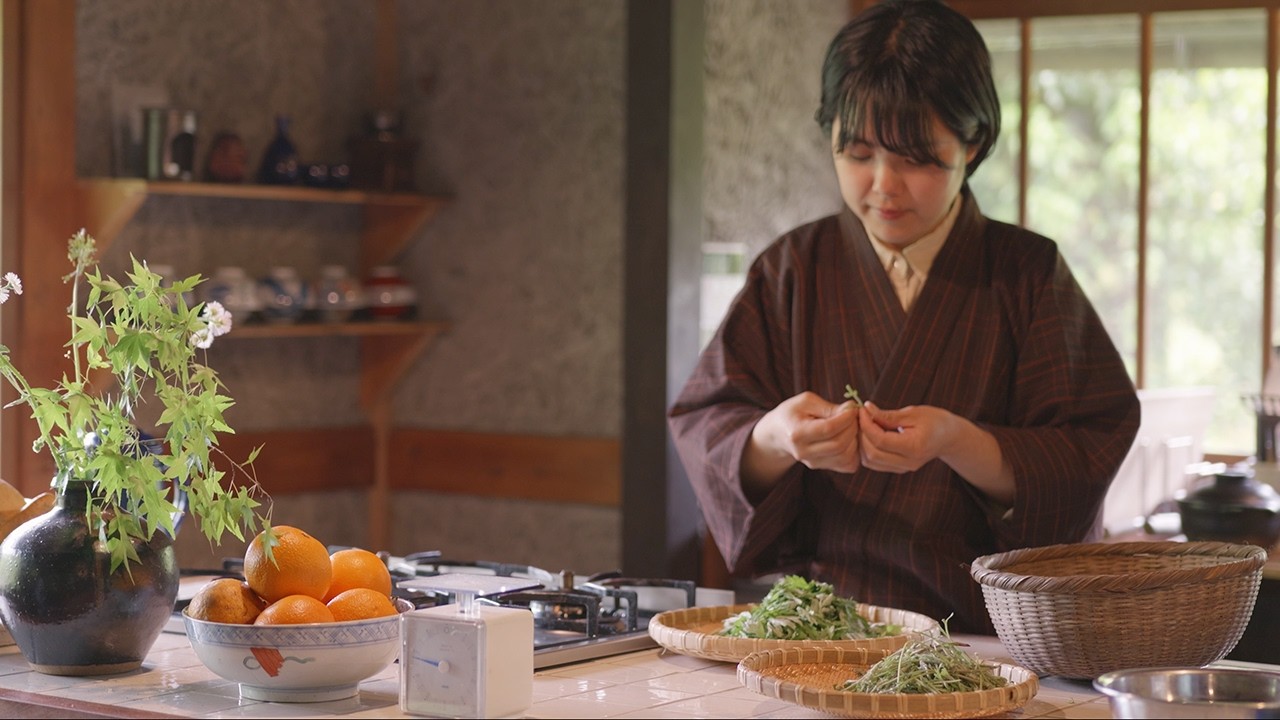 裏庭の野草で作る春のお茶菓子と抹茶