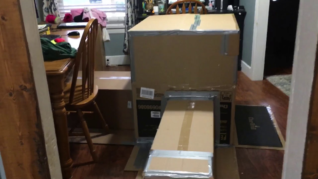 Box fort - YouTube