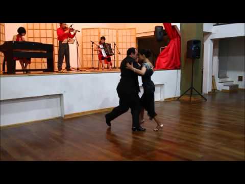 Rika Fukuda y José Luis Ferraro. "Gallo Ciego", Trío Los Fandangos.