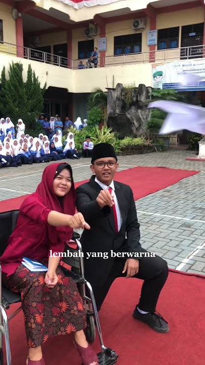 cosplay BJ Habibie & Ainun 😍😍 (Cr TikTok smpmuh_47_sunggal) #trendingshorts #sekolah