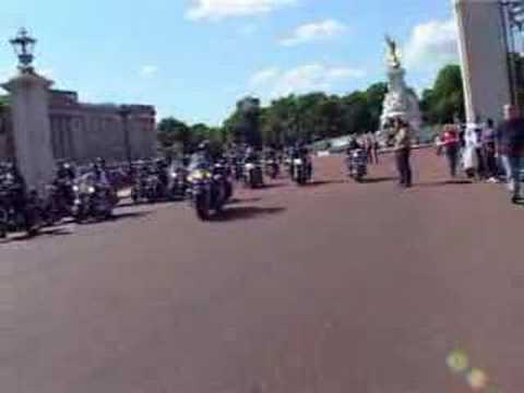 Ace Cafe to the Tate Modern: Harley Ride