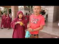 Pengawal keselamatan Mesjid Putrajaya dapat bertutur bahasa Cina dengan baik satu cara berkominikasi