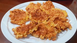 CRUNCHY scrambled eggs with Lucky Me noodles