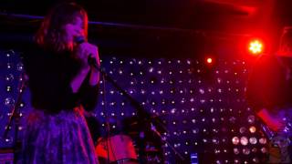 Video thumbnail of "Alexandra Savior - Girlie [4K] (live @ Baby's All Right 5/19/16)"