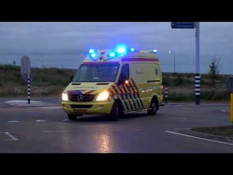 Reserve Ambulance Zeeland 19-102 met spoed naar ADRZ Goes na een melding in Zoutelande