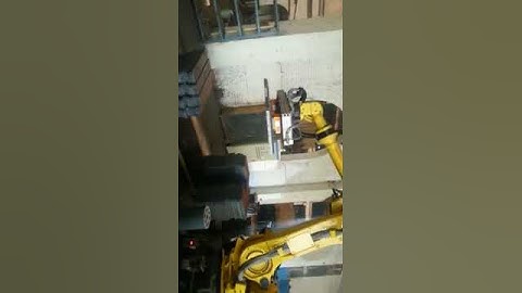 Pick & Plate Robot Palletizing Steel Workpiece with Magnet Gripper Customized by HVR MAG