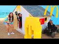 WE MADE A TINY MCDONALDS IN TINY TOWN!