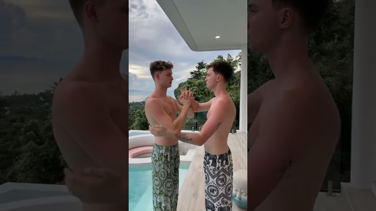 I’m a naughty twin 🥵 