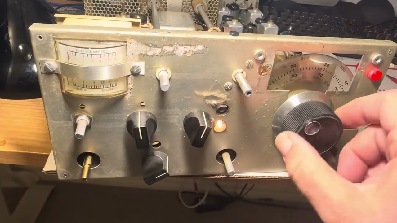 Drake TR4C смазал червячную передачу и подшипники ВОМ. Очистил регуляторы частоты. Очистил трубки...