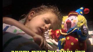 Video thumbnail of "האיש על הירח - שרון שחל דליק ווליניץ ומקהלת שרונית (מתוך "דיג דיג דוג 2")"