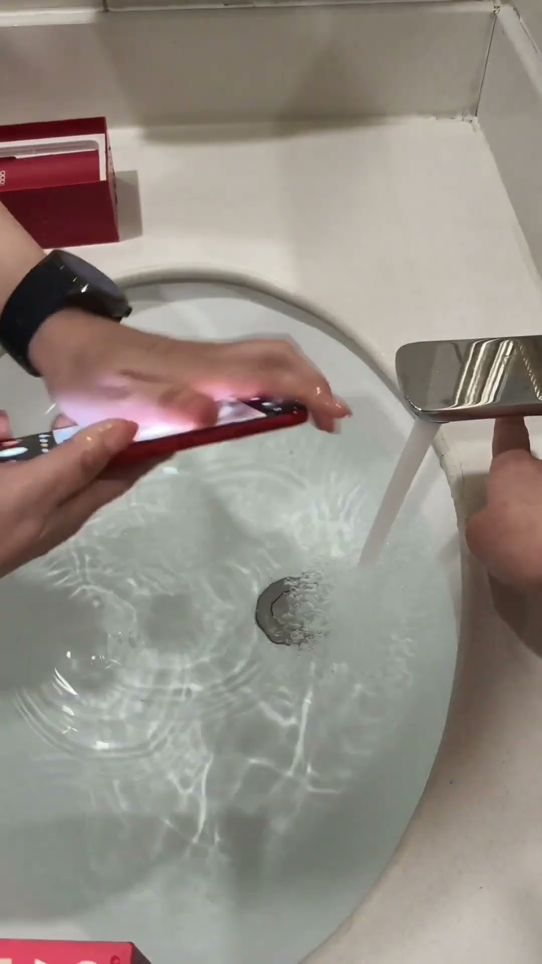 The eternal masterpiece is passed down here, OPPO A5 Pro underwater unboxing test! Amazing