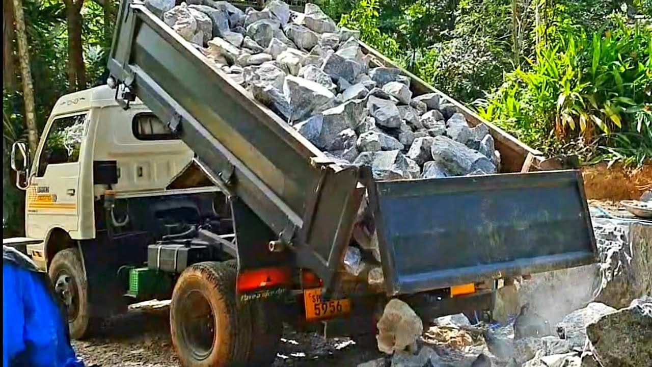 Sri Lanka,ශ්‍රී ලංකා,Ceylon,Dump Truck,Tipper Lorry,Rock Unloading