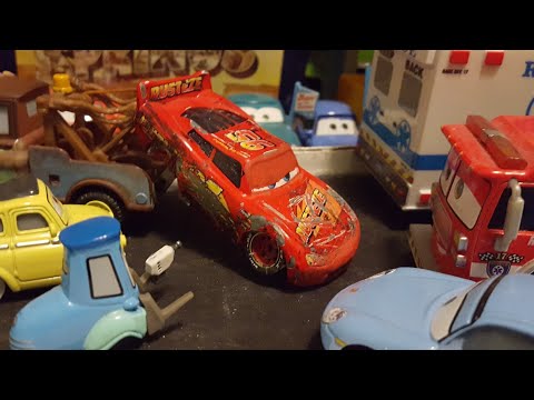 disney-pixar-cars-3-crashed/race-damaged-lightning-mcqueen-(rusteze-#95)-custom-review