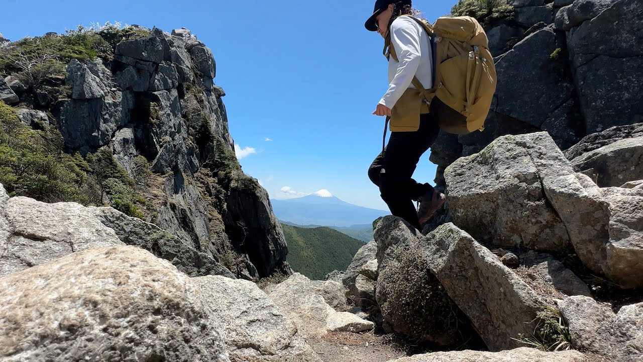 終始癒されまくり!!【金峰山】日帰り絶景、癒しの山登り!11Km健脚向けコースを歩く。初心者女子のソロ登山 - YouTube