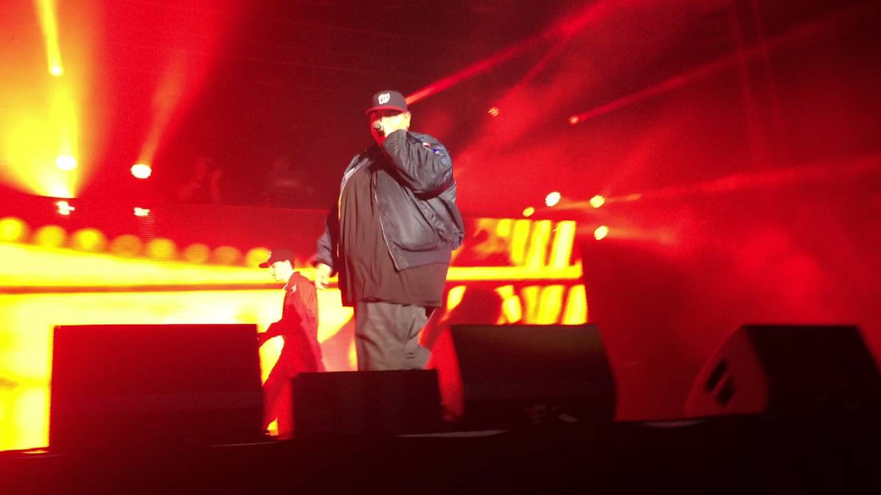 Big Lenbo performing Protect Ya Neck at Aragon in Chicago - YouTube