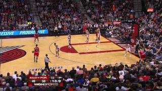 Derrick Rose spins past Andre Miller