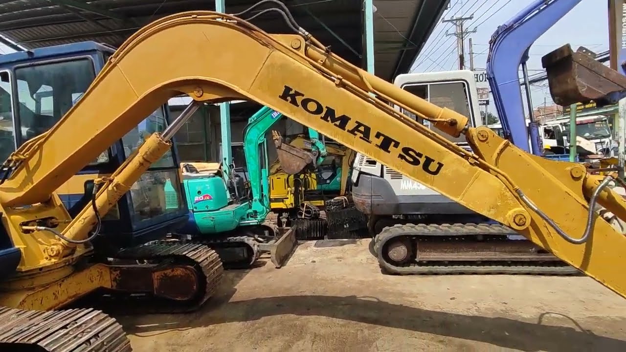Máy đào Komatsu PC60 (gầu 03) giá 320 triệu số điện thoại trong phần mô tả.