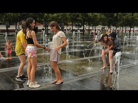 Girls and funny fountain games-3 ! / Девушки и веселые фонтанные игры-3 !