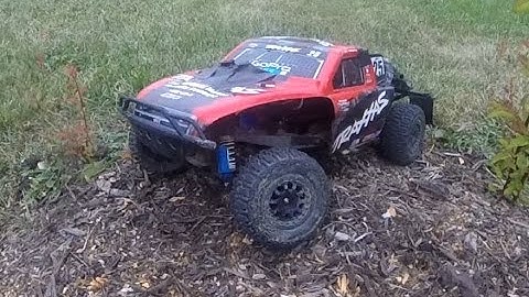 Traxxas Slash 4X4 Baja Slow-Mo Bash and jumps!