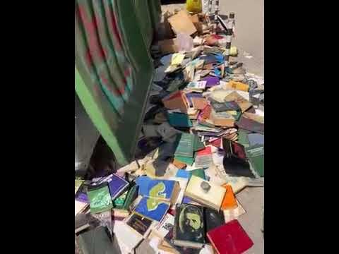 Изхвърлени книги в контейнер за боклук - YouTube