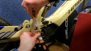 DIY Guide to replacing Pivot Bearings.  PART: 3 - Main Pivot Bearing replacement Emtb Main Pivot Bearing Replace With No Special Tools Not A Tutorial